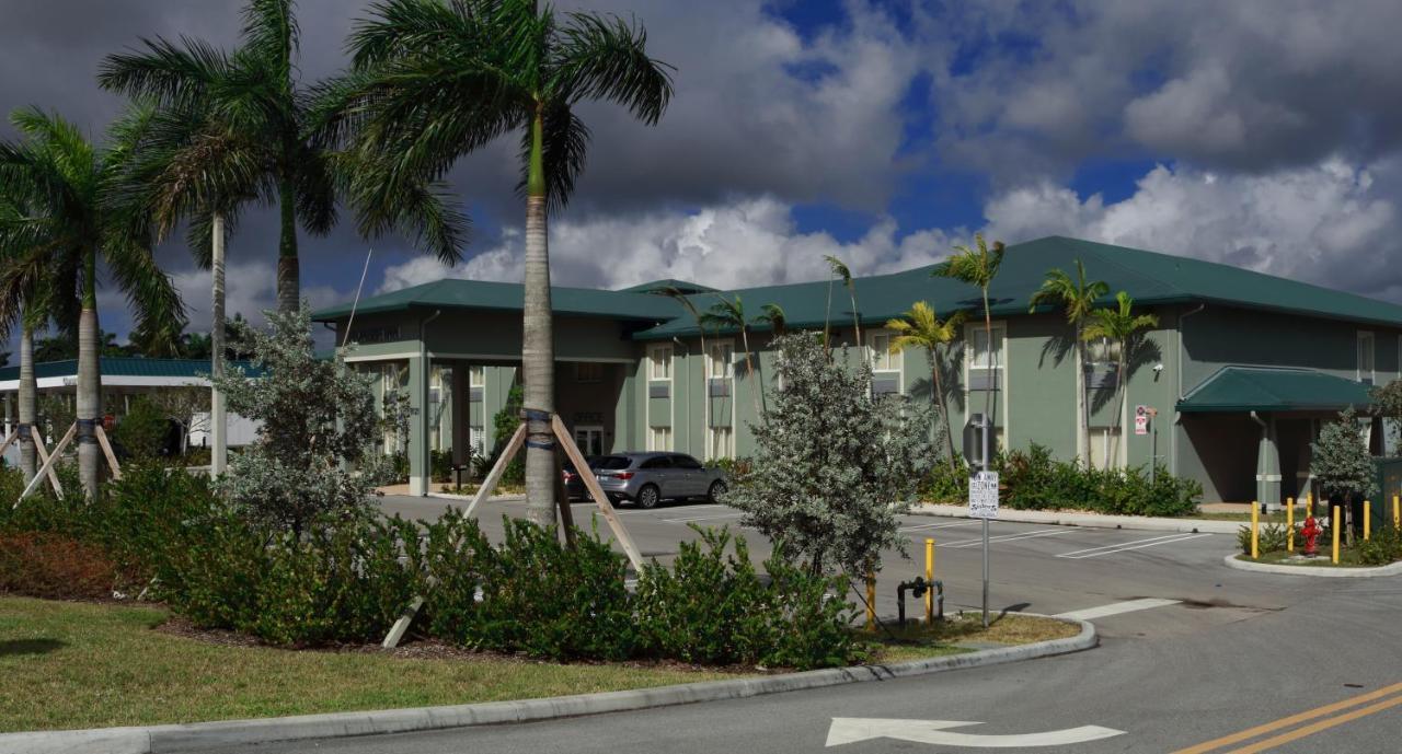 Pioneer Inn Royal Palm Beach Bagian luar foto
