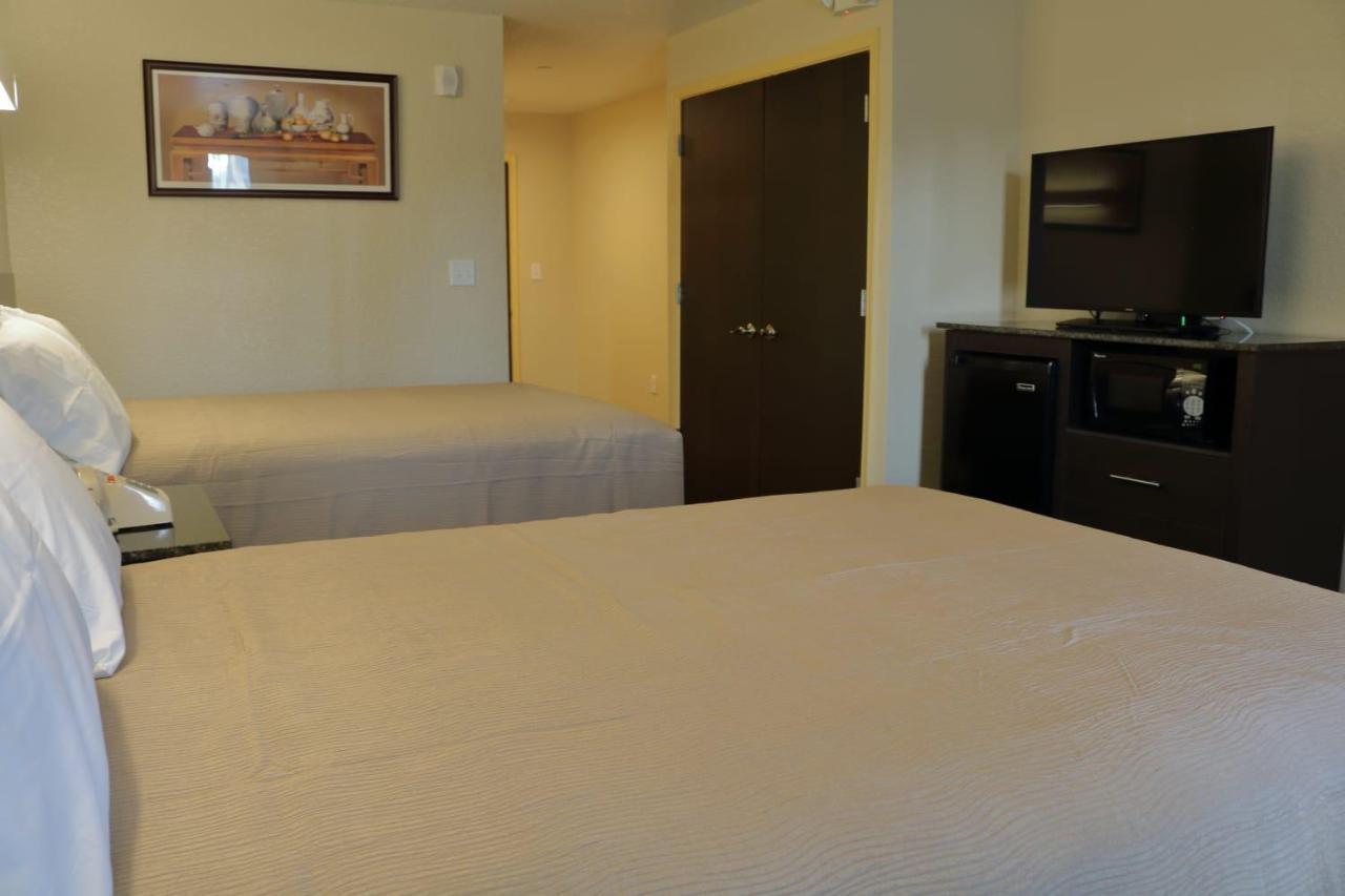 Pioneer Inn Royal Palm Beach Bagian luar foto